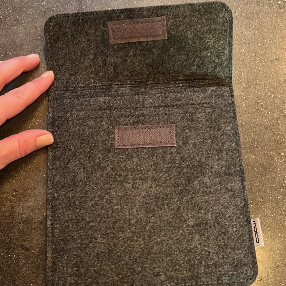 Moko Tablet e-reader Sleeve- Gray felt fabric 6.5 “x 7” interior pocket NEW!